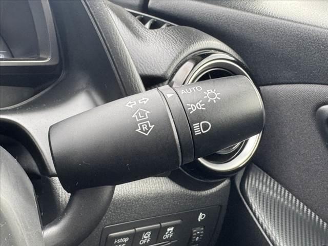 デミオ １３Ｓ　禁煙　後期　純ナビ　ＢＴ　ＥＴＣ　ステリモ　Ａストップ　車線逸脱警告　衝突軽減　ＢＳＭ　コーナーセンサー　光軸レベライザー　Ａライト　電格ミラー　１２Ｖソケット　Ｐスタート　純正１５インチＡＷ（26枚目）