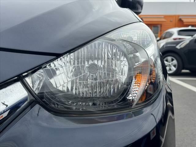 デミオ １３Ｓ　禁煙　後期　純ナビ　ＢＴ　ＥＴＣ　ステリモ　Ａストップ　車線逸脱警告　衝突軽減　ＢＳＭ　コーナーセンサー　光軸レベライザー　Ａライト　電格ミラー　１２Ｖソケット　Ｐスタート　純正１５インチＡＷ（34枚目）