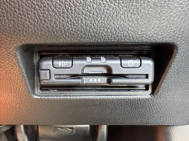 スイフトスポーツ ベースグレード 禁煙 6MT 社外マフラー フロントリップ 車高調 Dインナーミラー クルコン 横滑り防止 シートヒーター Pスタート 電格ミラー Aライト ETC ドラレコ 12Vソケット 社外17AW(5枚目)