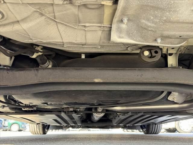 スイフトスポーツ ベースグレード 禁煙 6MT 社外マフラー フロントリップ 車高調 Dインナーミラー クルコン 横滑り防止 シートヒーター Pスタート 電格ミラー Aライト ETC ドラレコ 12Vソケット 社外17AW(45枚目)