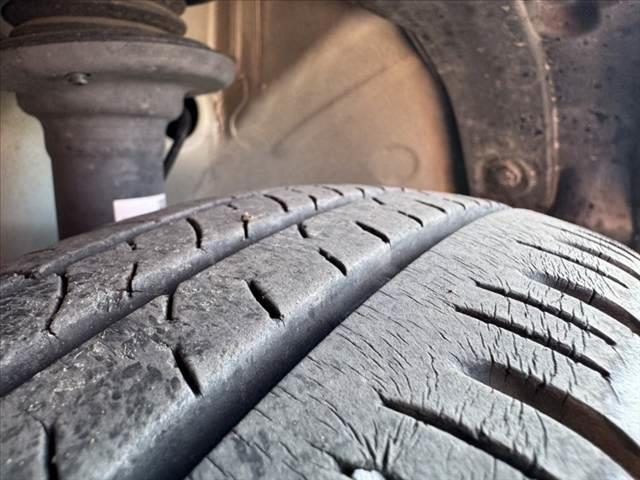 ワゴンR FA 禁煙 F5MT 純オーディオ リモコンキー Sアラーム 電格ミラー バニティミラー レベライザー 12Vソケット マット/バイザー Rワイパー ファブリックシート 横滑り防止 社外14インチAW(42枚目)