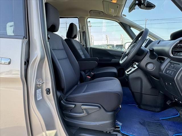 セレナ Ｓ　中期　車検整備付　禁煙　セーフティパックＣ　快適パック　ナビ取付ＰＫＧ　エマブレ　９インチナビ　フルセグＴＶ　アラビュー　ＢＴ　電スラ　Ａライト　クルコン　ステリモ　ドラレコ　ＥＴＣ　１２Ｖソケット（16枚目）