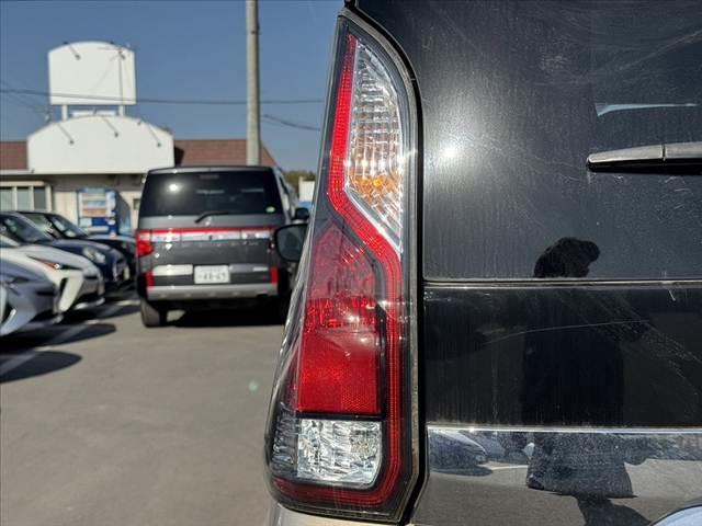 セレナ Ｓ　中期　車検整備付　禁煙　セーフティパックＣ　快適パック　ナビ取付ＰＫＧ　エマブレ　９インチナビ　フルセグＴＶ　アラビュー　ＢＴ　電スラ　Ａライト　クルコン　ステリモ　ドラレコ　ＥＴＣ　１２Ｖソケット（35枚目）