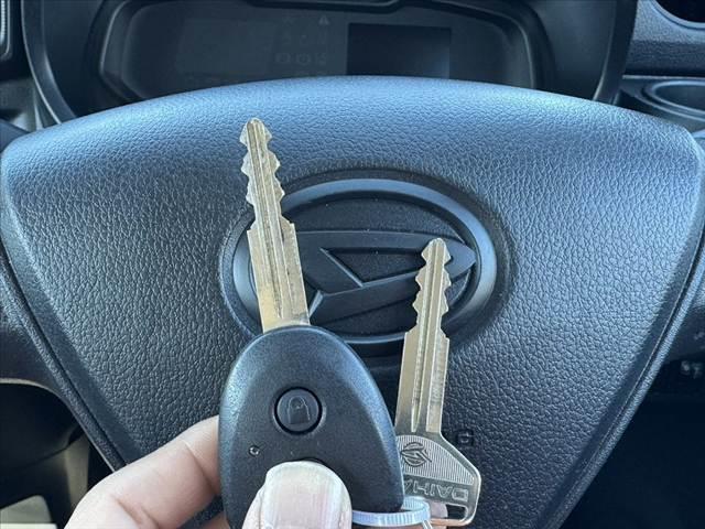 ミライース B SAIII 禁煙 スマアシ3 オーディオ Aハイビーム コーナーセンサー 横滑り防止 リモコンキー パワードアロック ビジネスデッキボード ファブリックシート 車線逸脱警報 誤発進抑制 12Vソケット(7枚目)