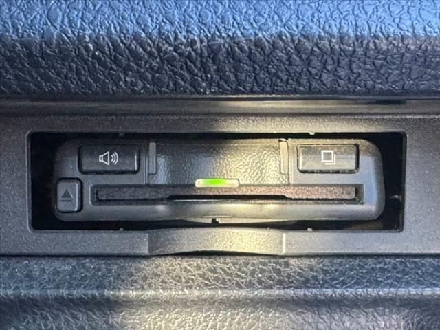 ノア ハイブリッドＳｉ　ダブルバイビー　禁煙　後期　ＴＲＤエアロ　セーフティセンス　両電スラ　社外８型ナビ　ＢＴ　フルセグＴＶ　Ｂカメ　ＥＴＣ　クルコン　ＬＥＤヘッド　Ａライト　Ａハイビーム　シートヒーター　リアサンシェード　純正１６ＡＷ（5枚目）