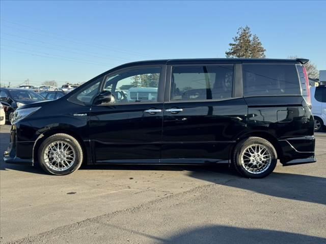 ノア ハイブリッドＳｉ　ダブルバイビー　禁煙　後期　ＴＲＤエアロ　セーフティセンス　両電スラ　社外８型ナビ　ＢＴ　フルセグＴＶ　Ｂカメ　ＥＴＣ　クルコン　ＬＥＤヘッド　Ａライト　Ａハイビーム　シートヒーター　リアサンシェード　純正１６ＡＷ（11枚目）