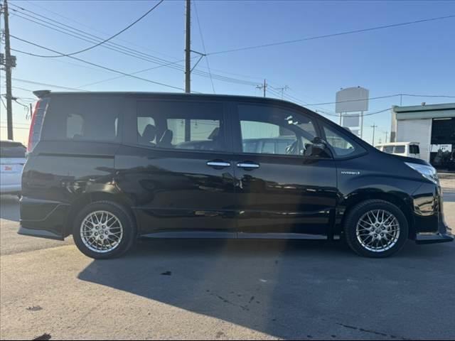 ノア ハイブリッドＳｉ　ダブルバイビー　禁煙　後期　ＴＲＤエアロ　セーフティセンス　両電スラ　社外８型ナビ　ＢＴ　フルセグＴＶ　Ｂカメ　ＥＴＣ　クルコン　ＬＥＤヘッド　Ａライト　Ａハイビーム　シートヒーター　リアサンシェード　純正１６ＡＷ（12枚目）