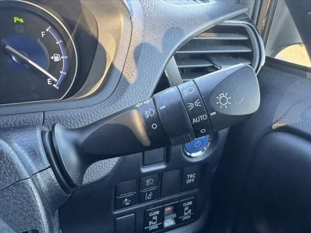 ノア ハイブリッドＳｉ　ダブルバイビー　禁煙　後期　ＴＲＤエアロ　セーフティセンス　両電スラ　社外８型ナビ　ＢＴ　フルセグＴＶ　Ｂカメ　ＥＴＣ　クルコン　ＬＥＤヘッド　Ａライト　Ａハイビーム　シートヒーター　リアサンシェード　純正１６ＡＷ（27枚目）