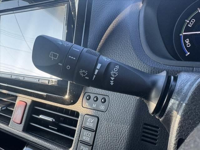 ノア ハイブリッドＳｉ　ダブルバイビー　禁煙　後期　ＴＲＤエアロ　セーフティセンス　両電スラ　社外８型ナビ　ＢＴ　フルセグＴＶ　Ｂカメ　ＥＴＣ　クルコン　ＬＥＤヘッド　Ａライト　Ａハイビーム　シートヒーター　リアサンシェード　純正１６ＡＷ（28枚目）