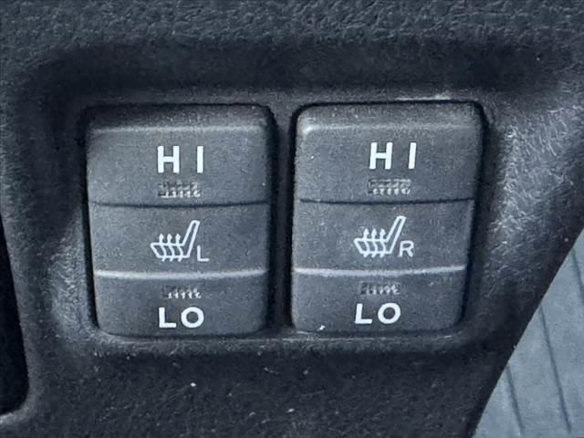 ノア ハイブリッドＳｉ　ダブルバイビー　禁煙　後期　ＴＲＤエアロ　セーフティセンス　両電スラ　社外８型ナビ　ＢＴ　フルセグＴＶ　Ｂカメ　ＥＴＣ　クルコン　ＬＥＤヘッド　Ａライト　Ａハイビーム　シートヒーター　リアサンシェード　純正１６ＡＷ（30枚目）