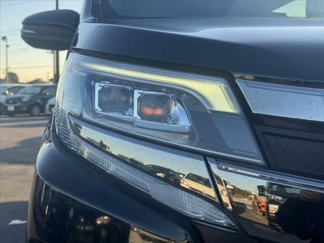 ノア ハイブリッドＳｉ　ダブルバイビー　禁煙　後期　ＴＲＤエアロ　セーフティセンス　両電スラ　社外８型ナビ　ＢＴ　フルセグＴＶ　Ｂカメ　ＥＴＣ　クルコン　ＬＥＤヘッド　Ａライト　Ａハイビーム　シートヒーター　リアサンシェード　純正１６ＡＷ（33枚目）