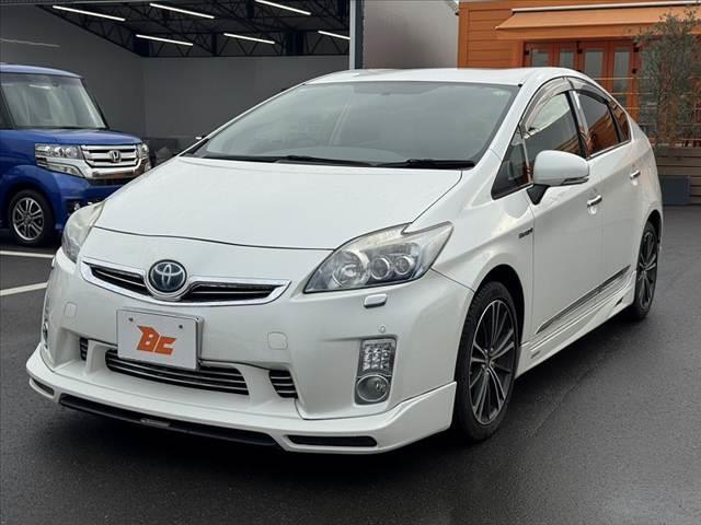 プリウス 　禁煙　プリクラッシュ　ＡＣＣ　外エアロＦ／Ｓ／Ｒ　純ナビ　フルセグ　Ｂカメラ　ＢＴ　ステリモ　Ｐスタート　シートヒーター　レザーシート　ＬＥＤヘッド　Ａライト　ＥＴＣ　電格ミラー　外１７インチＡＷ（10枚目）