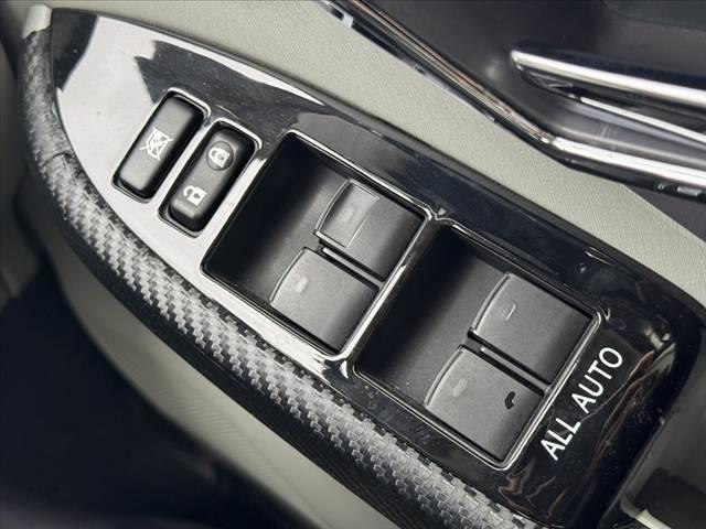 プリウス 　禁煙　プリクラッシュ　ＡＣＣ　外エアロＦ／Ｓ／Ｒ　純ナビ　フルセグ　Ｂカメラ　ＢＴ　ステリモ　Ｐスタート　シートヒーター　レザーシート　ＬＥＤヘッド　Ａライト　ＥＴＣ　電格ミラー　外１７インチＡＷ（22枚目）