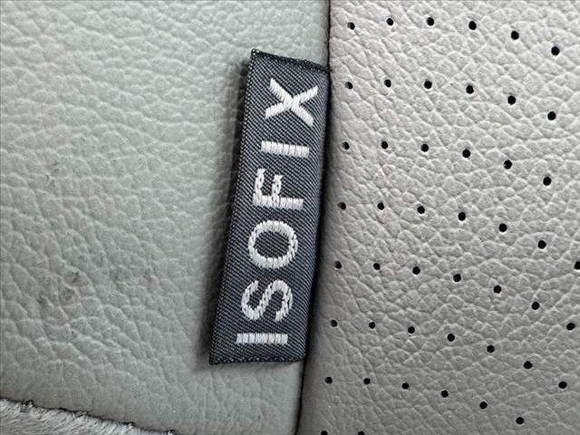 プリウス 　禁煙　プリクラッシュ　ＡＣＣ　外エアロＦ／Ｓ／Ｒ　純ナビ　フルセグ　Ｂカメラ　ＢＴ　ステリモ　Ｐスタート　シートヒーター　レザーシート　ＬＥＤヘッド　Ａライト　ＥＴＣ　電格ミラー　外１７インチＡＷ（32枚目）