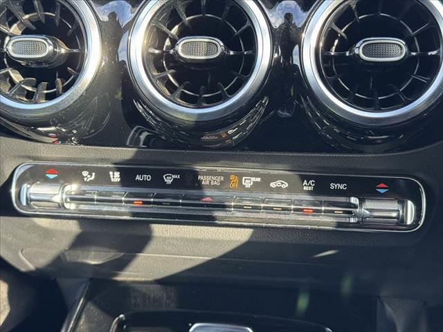 Ｂクラス Ｂ１８０　禁煙　純正１２．３インチナビ　衝突軽減　ＡＣＣ　ＢＳＭ　レーンキープ　コーナーセンサー　パドルシフト　メモリーシート　シートヒーター　電動リアゲートＡライト　ＥＴＣ　ドラレコ　純１７ＡＷ（4枚目）