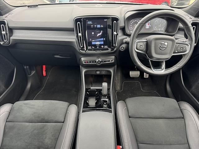 ＸＣ４０ Ｂ４　ＡＷＤ　Ｒデザイン　禁煙　ハーマンカードン　パノラマルーフ　純正ナビ　全周囲カメラ　コーナーセンサー　シートヒーター　ステアヒーター　パークアシスト　ＡＣＣ　Ａハイビーム　パワーバックドア　純正１９インチＡＷ（2枚目）