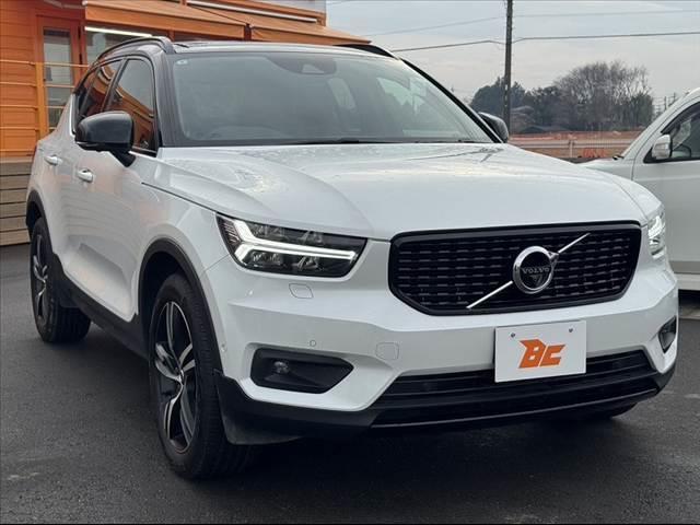 ＸＣ４０ Ｂ４　ＡＷＤ　Ｒデザイン　禁煙　ハーマンカードン　パノラマルーフ　純正ナビ　全周囲カメラ　コーナーセンサー　シートヒーター　ステアヒーター　パークアシスト　ＡＣＣ　Ａハイビーム　パワーバックドア　純正１９インチＡＷ（8枚目）