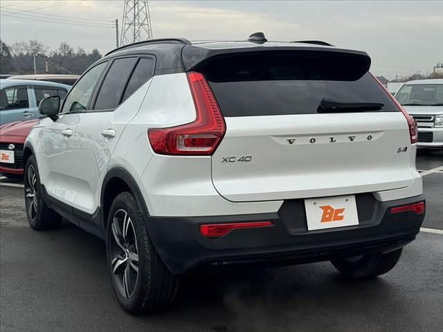 ＸＣ４０ Ｂ４　ＡＷＤ　Ｒデザイン　禁煙　ハーマンカードン　パノラマルーフ　純正ナビ　全周囲カメラ　コーナーセンサー　シートヒーター　ステアヒーター　パークアシスト　ＡＣＣ　Ａハイビーム　パワーバックドア　純正１９インチＡＷ（13枚目）
