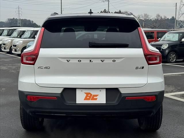 ＸＣ４０ Ｂ４　ＡＷＤ　Ｒデザイン　禁煙　ハーマンカードン　パノラマルーフ　純正ナビ　全周囲カメラ　コーナーセンサー　シートヒーター　ステアヒーター　パークアシスト　ＡＣＣ　Ａハイビーム　パワーバックドア　純正１９インチＡＷ（14枚目）