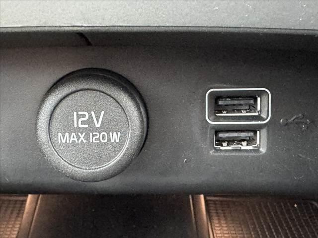 ＸＣ４０ Ｂ４　ＡＷＤ　Ｒデザイン　禁煙　ハーマンカードン　パノラマルーフ　純正ナビ　全周囲カメラ　コーナーセンサー　シートヒーター　ステアヒーター　パークアシスト　ＡＣＣ　Ａハイビーム　パワーバックドア　純正１９インチＡＷ（30枚目）