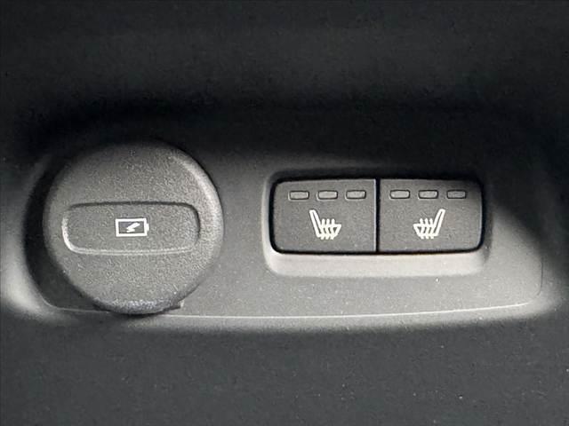 ＸＣ４０ Ｂ４　ＡＷＤ　Ｒデザイン　禁煙　ハーマンカードン　パノラマルーフ　純正ナビ　全周囲カメラ　コーナーセンサー　シートヒーター　ステアヒーター　パークアシスト　ＡＣＣ　Ａハイビーム　パワーバックドア　純正１９インチＡＷ（31枚目）