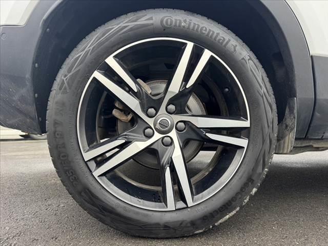 ＸＣ４０ Ｂ４　ＡＷＤ　Ｒデザイン　禁煙　ハーマンカードン　パノラマルーフ　純正ナビ　全周囲カメラ　コーナーセンサー　シートヒーター　ステアヒーター　パークアシスト　ＡＣＣ　Ａハイビーム　パワーバックドア　純正１９インチＡＷ（37枚目）