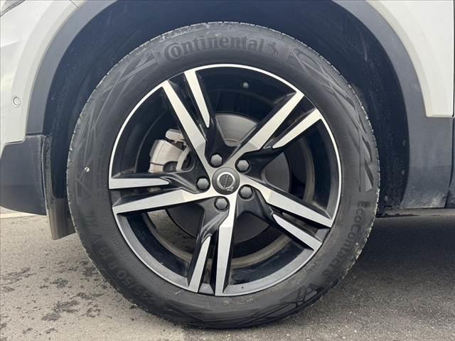 ＸＣ４０ Ｂ４　ＡＷＤ　Ｒデザイン　禁煙　ハーマンカードン　パノラマルーフ　純正ナビ　全周囲カメラ　コーナーセンサー　シートヒーター　ステアヒーター　パークアシスト　ＡＣＣ　Ａハイビーム　パワーバックドア　純正１９インチＡＷ（41枚目）