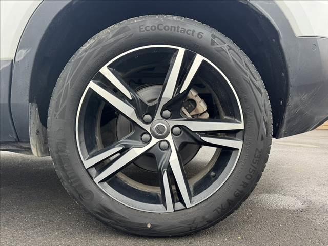 ＸＣ４０ Ｂ４　ＡＷＤ　Ｒデザイン　禁煙　ハーマンカードン　パノラマルーフ　純正ナビ　全周囲カメラ　コーナーセンサー　シートヒーター　ステアヒーター　パークアシスト　ＡＣＣ　Ａハイビーム　パワーバックドア　純正１９インチＡＷ（43枚目）