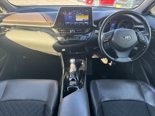Ｃ－ＨＲ Ｇ　車検整備付　禁煙　中期　２トーンカラー　純正９型ナビ　セーフティセンス　Ｂカメラ　ＢＳＭ　コーナーセンサー　横滑り防止　ＬＥＤヘッド　Ａハイビーム　ＥＴＣ　ＢＴ　マット　バイザー　バニティミラー（2枚目）