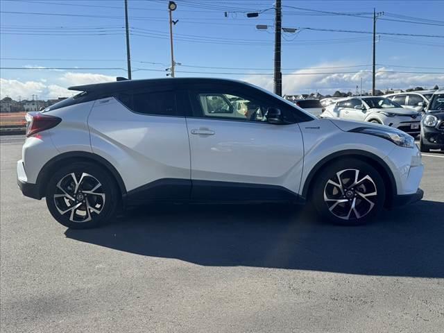 Ｃ－ＨＲ Ｇ　車検整備付　禁煙　中期　２トーンカラー　純正９型ナビ　セーフティセンス　Ｂカメラ　ＢＳＭ　コーナーセンサー　横滑り防止　ＬＥＤヘッド　Ａハイビーム　ＥＴＣ　ＢＴ　マット　バイザー　バニティミラー（12枚目）
