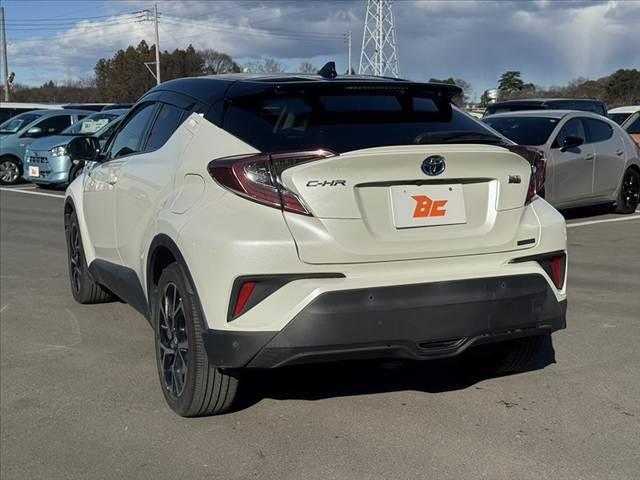 Ｃ－ＨＲ Ｇ　車検整備付　禁煙　中期　２トーンカラー　純正９型ナビ　セーフティセンス　Ｂカメラ　ＢＳＭ　コーナーセンサー　横滑り防止　ＬＥＤヘッド　Ａハイビーム　ＥＴＣ　ＢＴ　マット　バイザー　バニティミラー（13枚目）