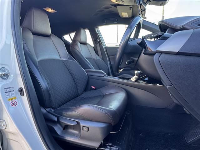 Ｃ－ＨＲ Ｇ　車検整備付　禁煙　中期　２トーンカラー　純正９型ナビ　セーフティセンス　Ｂカメラ　ＢＳＭ　コーナーセンサー　横滑り防止　ＬＥＤヘッド　Ａハイビーム　ＥＴＣ　ＢＴ　マット　バイザー　バニティミラー（16枚目）