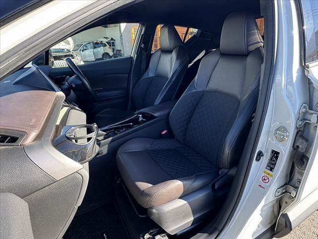 Ｃ－ＨＲ Ｇ　車検整備付　禁煙　中期　２トーンカラー　純正９型ナビ　セーフティセンス　Ｂカメラ　ＢＳＭ　コーナーセンサー　横滑り防止　ＬＥＤヘッド　Ａハイビーム　ＥＴＣ　ＢＴ　マット　バイザー　バニティミラー（17枚目）