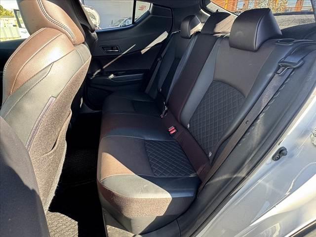 Ｃ－ＨＲ Ｇ　車検整備付　禁煙　中期　２トーンカラー　純正９型ナビ　セーフティセンス　Ｂカメラ　ＢＳＭ　コーナーセンサー　横滑り防止　ＬＥＤヘッド　Ａハイビーム　ＥＴＣ　ＢＴ　マット　バイザー　バニティミラー（18枚目）