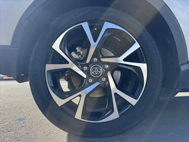 Ｃ－ＨＲ Ｇ　車検整備付　禁煙　中期　２トーンカラー　純正９型ナビ　セーフティセンス　Ｂカメラ　ＢＳＭ　コーナーセンサー　横滑り防止　ＬＥＤヘッド　Ａハイビーム　ＥＴＣ　ＢＴ　マット　バイザー　バニティミラー（37枚目）