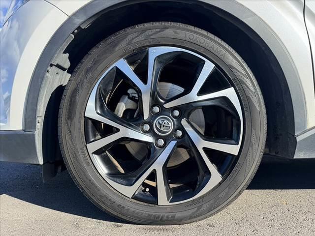 Ｃ－ＨＲ Ｇ　車検整備付　禁煙　中期　２トーンカラー　純正９型ナビ　セーフティセンス　Ｂカメラ　ＢＳＭ　コーナーセンサー　横滑り防止　ＬＥＤヘッド　Ａハイビーム　ＥＴＣ　ＢＴ　マット　バイザー　バニティミラー（41枚目）