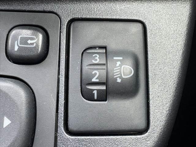 アクア S 後期 車検整備付 ナビレディパッケージ リモコンキー オートエアコン プライバシーガラス 電動格納ミラー WSRSエアバッグ フロアマット ドアバイザー ABS プロジェクターヘッドライト(22枚目)