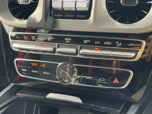 Gクラス G400d AMGライン ラグジュアリーPKG レーダーセーフティPKG 12.3インチナビ 全周囲モニター ブラックレザーシート 革巻きステア ACC パドルシフト LEDヘッド ETC スマートキー 背面タイヤ 純正AW(5枚目)