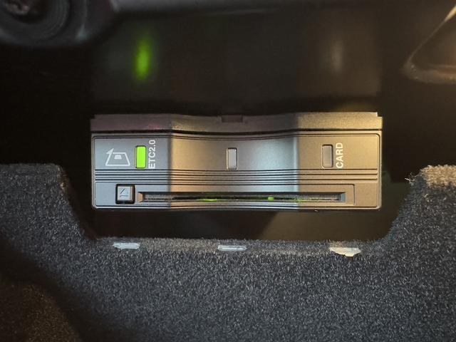 Gクラス G400d AMGライン ラグジュアリーPKG レーダーセーフティPKG 12.3インチナビ 全周囲モニター ブラックレザーシート 革巻きステア ACC パドルシフト LEDヘッド ETC スマートキー 背面タイヤ 純正AW(6枚目)