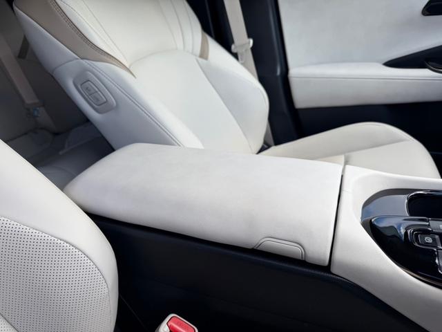 クラウンクロスオーバー Gアドバンスド・レザーパッケージ モデリスタフルエアロ デジタルインナーミラー 全方位モニター シートヒーター・クーラー ETC ドラレコ フルセグTV(34枚目)