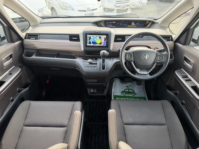 フリード Ｇ・ホンダセンシング　純正ＳＤナビ　純正ドラレコ前後　シートヒーター前席　両側電動スライドドア　バックカメラ　社外アルミホイール　ＥＴＣ（13枚目）