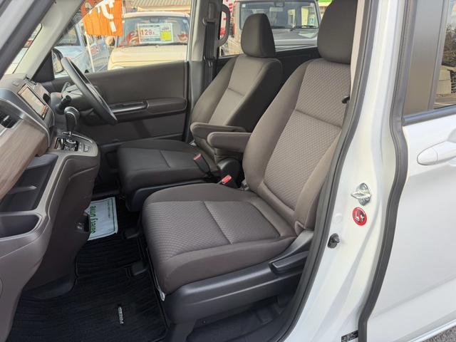 フリード Ｇ・ホンダセンシング　純正ＳＤナビ　純正ドラレコ前後　シートヒーター前席　両側電動スライドドア　バックカメラ　社外アルミホイール　ＥＴＣ（17枚目）