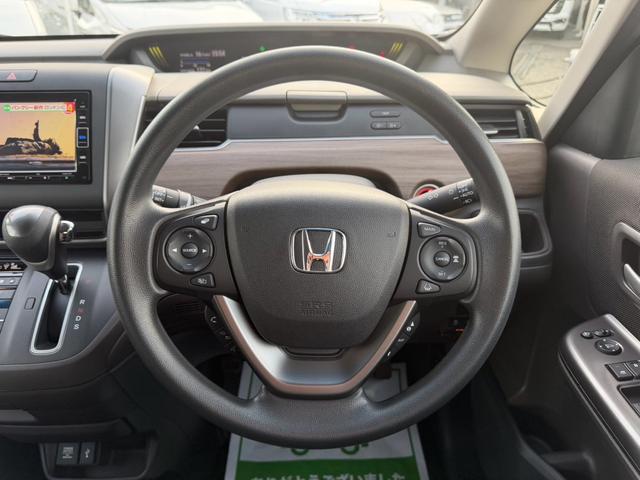 フリード Ｇ・ホンダセンシング　純正ＳＤナビ　純正ドラレコ前後　シートヒーター前席　両側電動スライドドア　バックカメラ　社外アルミホイール　ＥＴＣ（21枚目）