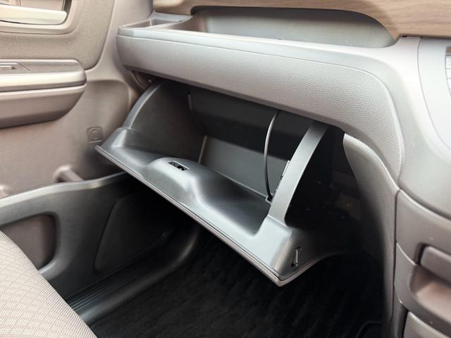 フリード Ｇ・ホンダセンシング　純正ＳＤナビ　純正ドラレコ前後　シートヒーター前席　両側電動スライドドア　バックカメラ　社外アルミホイール　ＥＴＣ（33枚目）