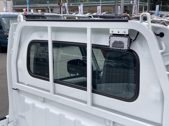 キャリイトラック KC AC・PS付 農繁 7型 趣味に農作業に、切替4WD♪ パートタイム4WD 農繁仕様 アオリ部と鳥居部の各フチにカバー付 荷台照明 FM・AMラジオ オートライト スズキセーフティーサポート ワンオーナ 衝突被害軽減S アイドリングストップ 横滑り防止機能(12枚目)