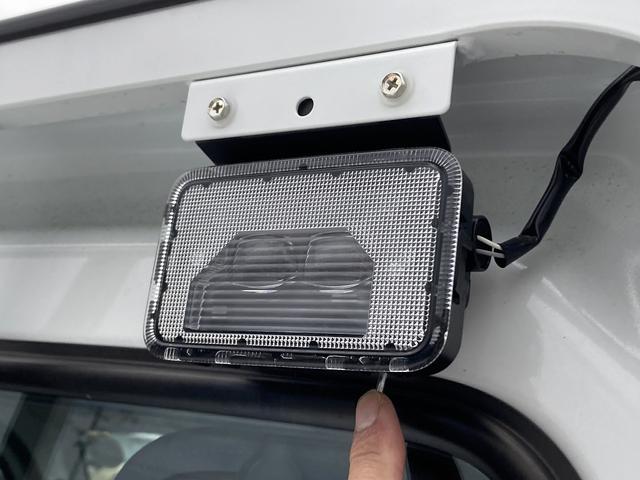 キャリイトラック KC AC・PS付 農繁 7型 趣味に農作業に、切替4WD♪ パートタイム4WD 農繁仕様 アオリ部と鳥居部の各フチにカバー付 荷台照明 FM・AMラジオ オートライト スズキセーフティーサポート ワンオーナ 衝突被害軽減S アイドリングストップ 横滑り防止機能(13枚目)