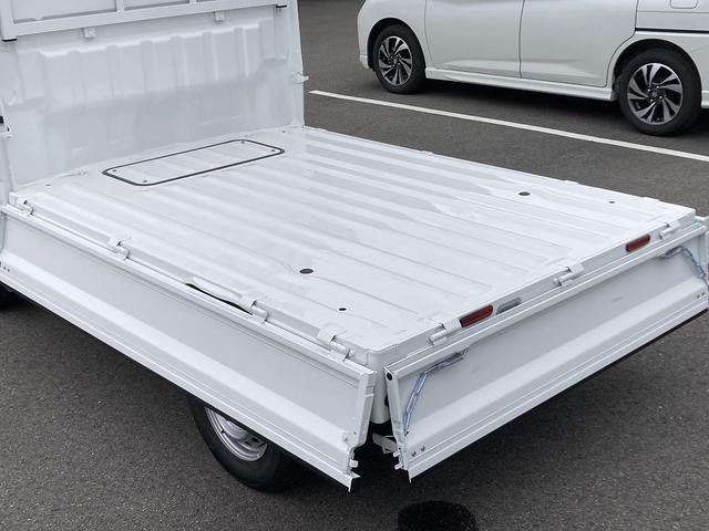 キャリイトラック KC AC・PS付 農繁 7型 趣味に農作業に、切替4WD♪ パートタイム4WD 農繁仕様 アオリ部と鳥居部の各フチにカバー付 荷台照明 FM・AMラジオ オートライト スズキセーフティーサポート ワンオーナ 衝突被害軽減S アイドリングストップ 横滑り防止機能(18枚目)