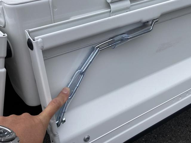 キャリイトラック KC AC・PS付 農繁 7型 趣味に農作業に、切替4WD♪ パートタイム4WD 農繁仕様 アオリ部と鳥居部の各フチにカバー付 荷台照明 FM・AMラジオ オートライト スズキセーフティーサポート ワンオーナ 衝突被害軽減S アイドリングストップ 横滑り防止機能(20枚目)