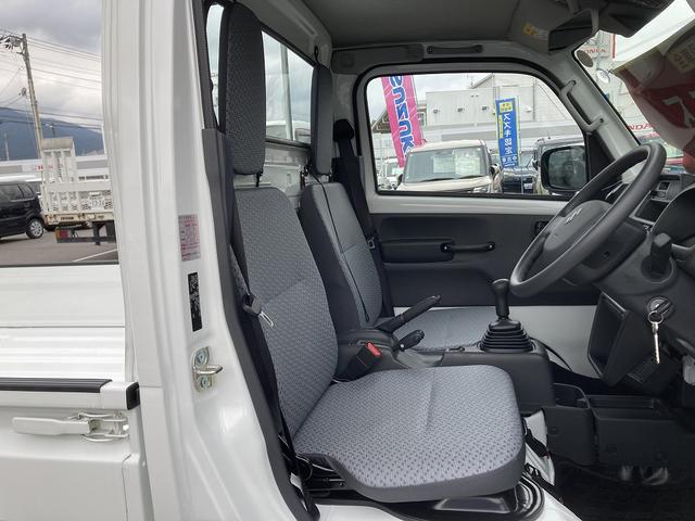 キャリイトラック KC AC・PS付 農繁 7型 趣味に農作業に、切替4WD♪ パートタイム4WD 農繁仕様 アオリ部と鳥居部の各フチにカバー付 荷台照明 FM・AMラジオ オートライト スズキセーフティーサポート ワンオーナ 衝突被害軽減S アイドリングストップ 横滑り防止機能(24枚目)