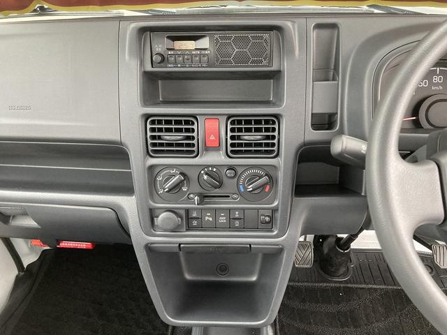 キャリイトラック KC AC・PS付 農繁 7型 趣味に農作業に、切替4WD♪ パートタイム4WD 農繁仕様 アオリ部と鳥居部の各フチにカバー付 荷台照明 FM・AMラジオ オートライト スズキセーフティーサポート ワンオーナ 衝突被害軽減S アイドリングストップ 横滑り防止機能(28枚目)